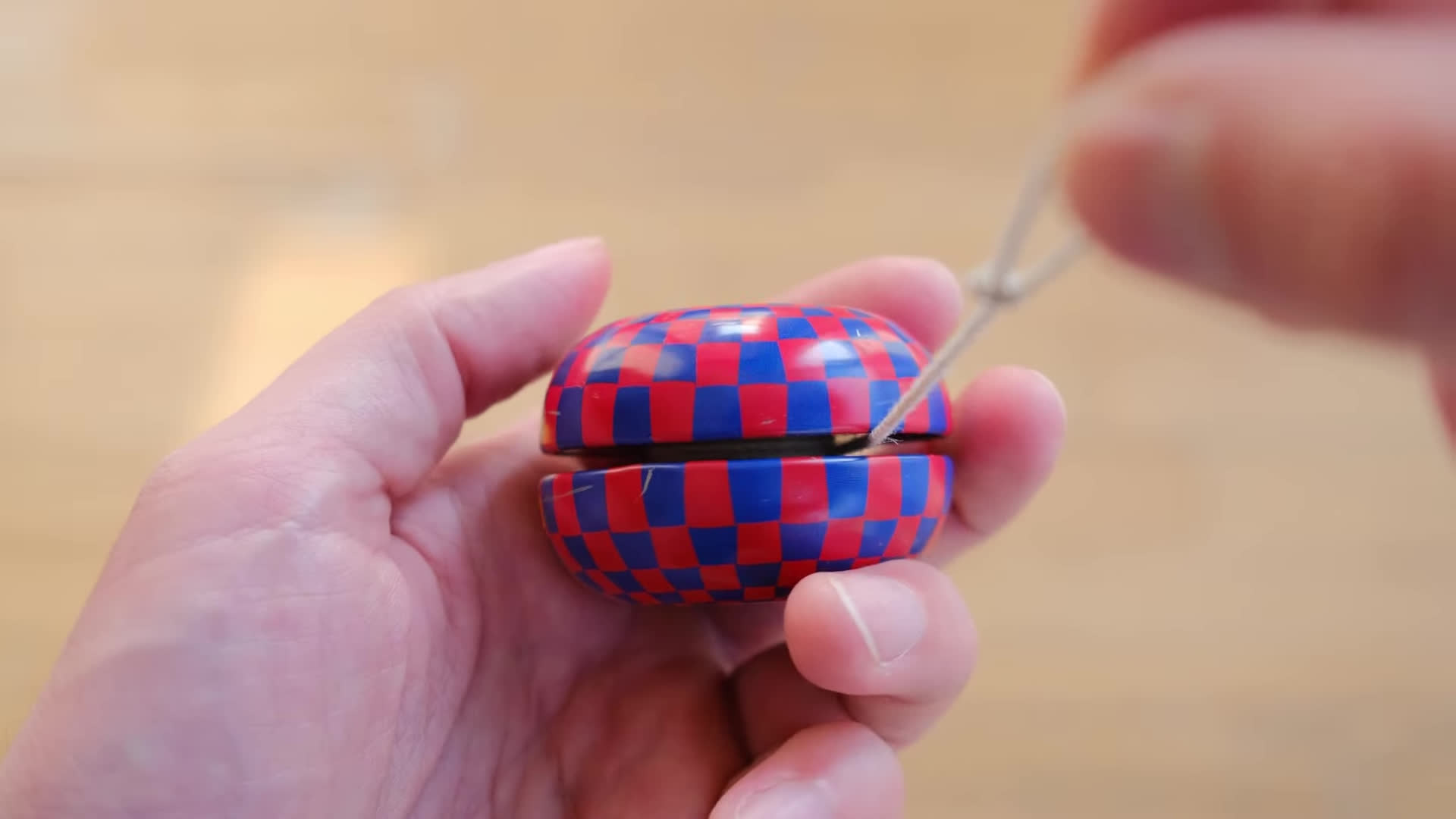 پوستر جدید! نگاه نزدیک حروف X، Y و Z 🔍 آموزش حروف با مارلی متلین