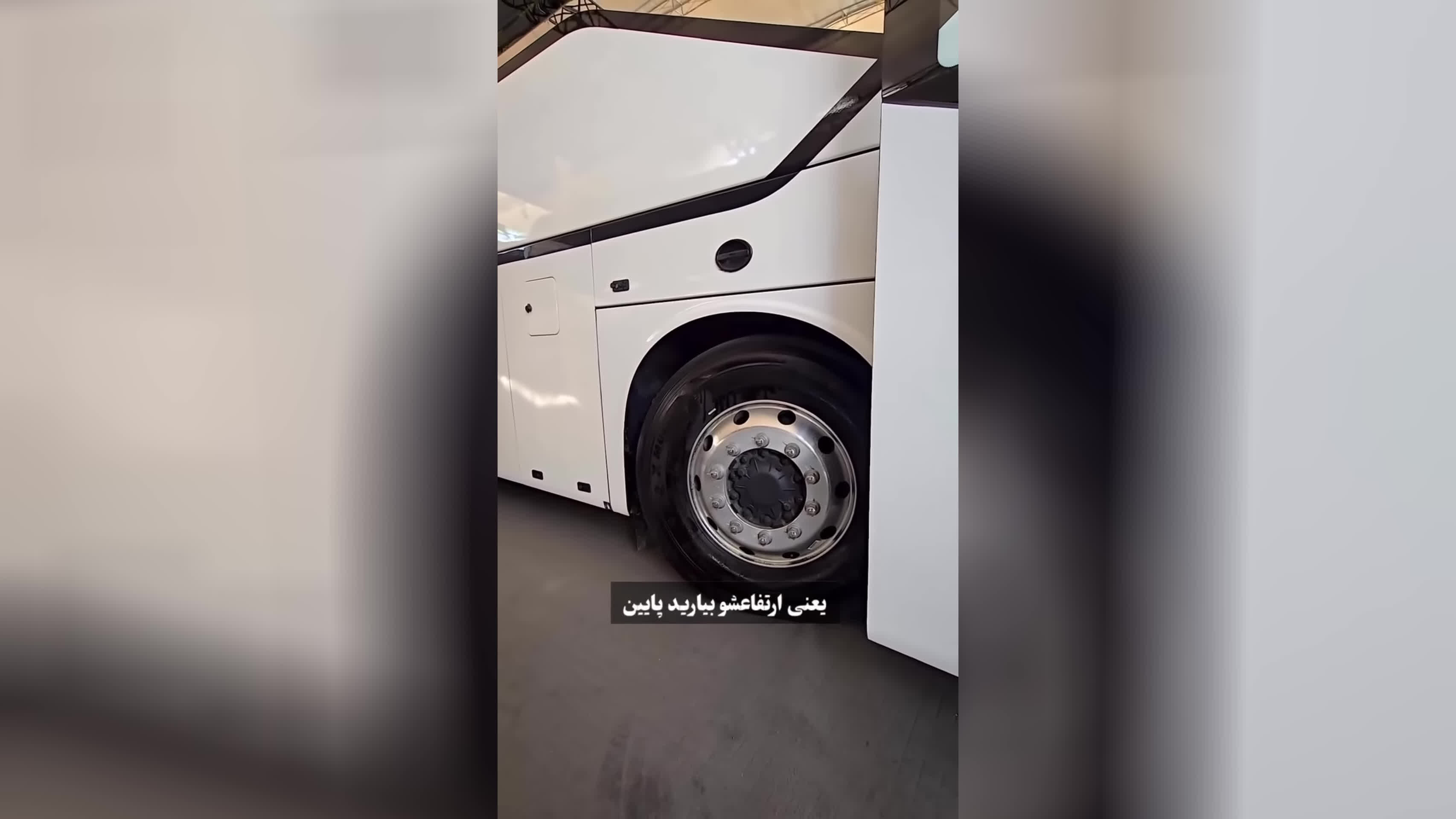 پوستر نگاهی به اتوبوس VIP گروه بهمن. این اتوبوس توسط اسنا از...