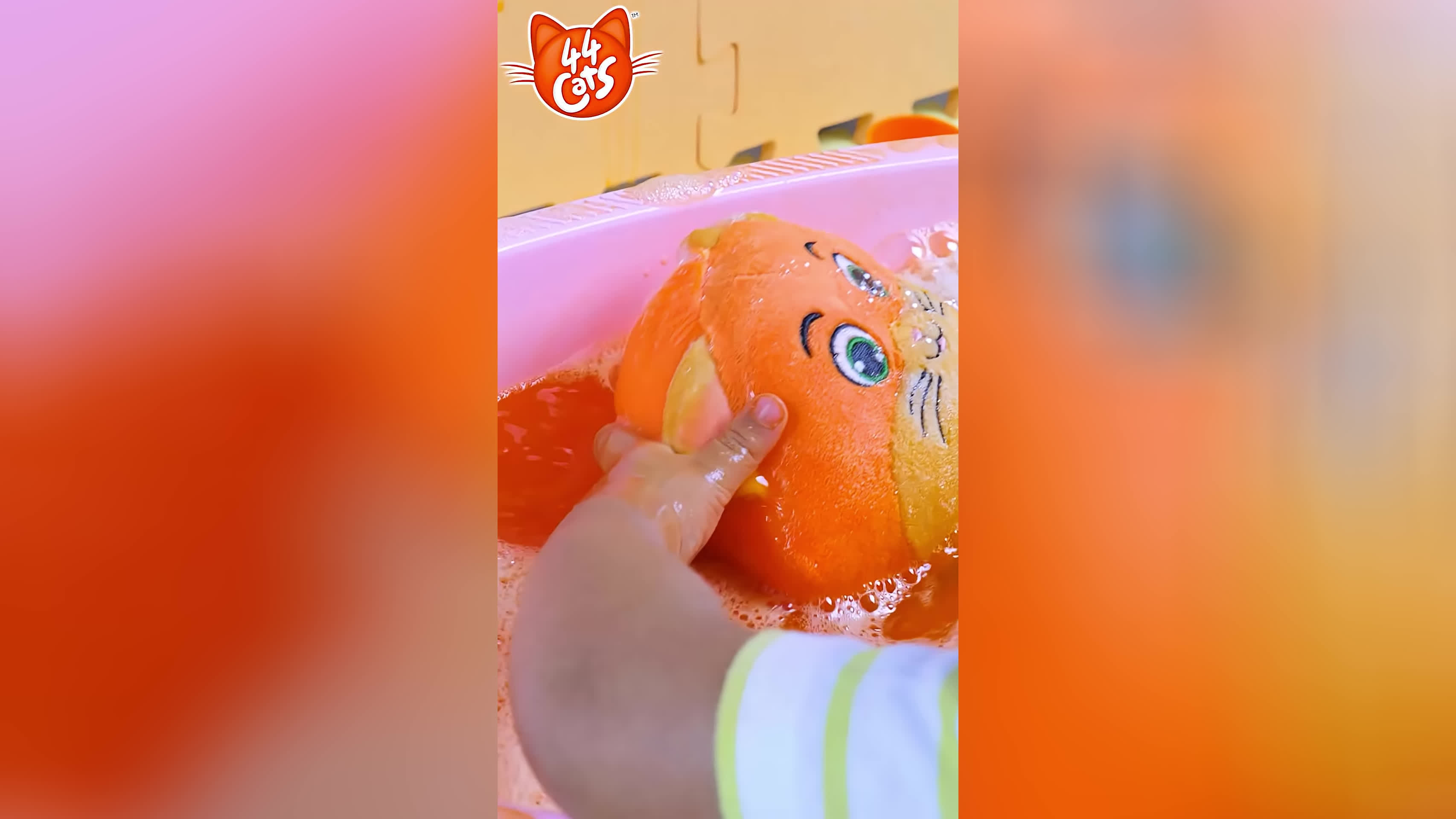 پوستر حمام رنگارنگ گلوله گوشتی! 🚿🧼️ کوتاه 44 گربه