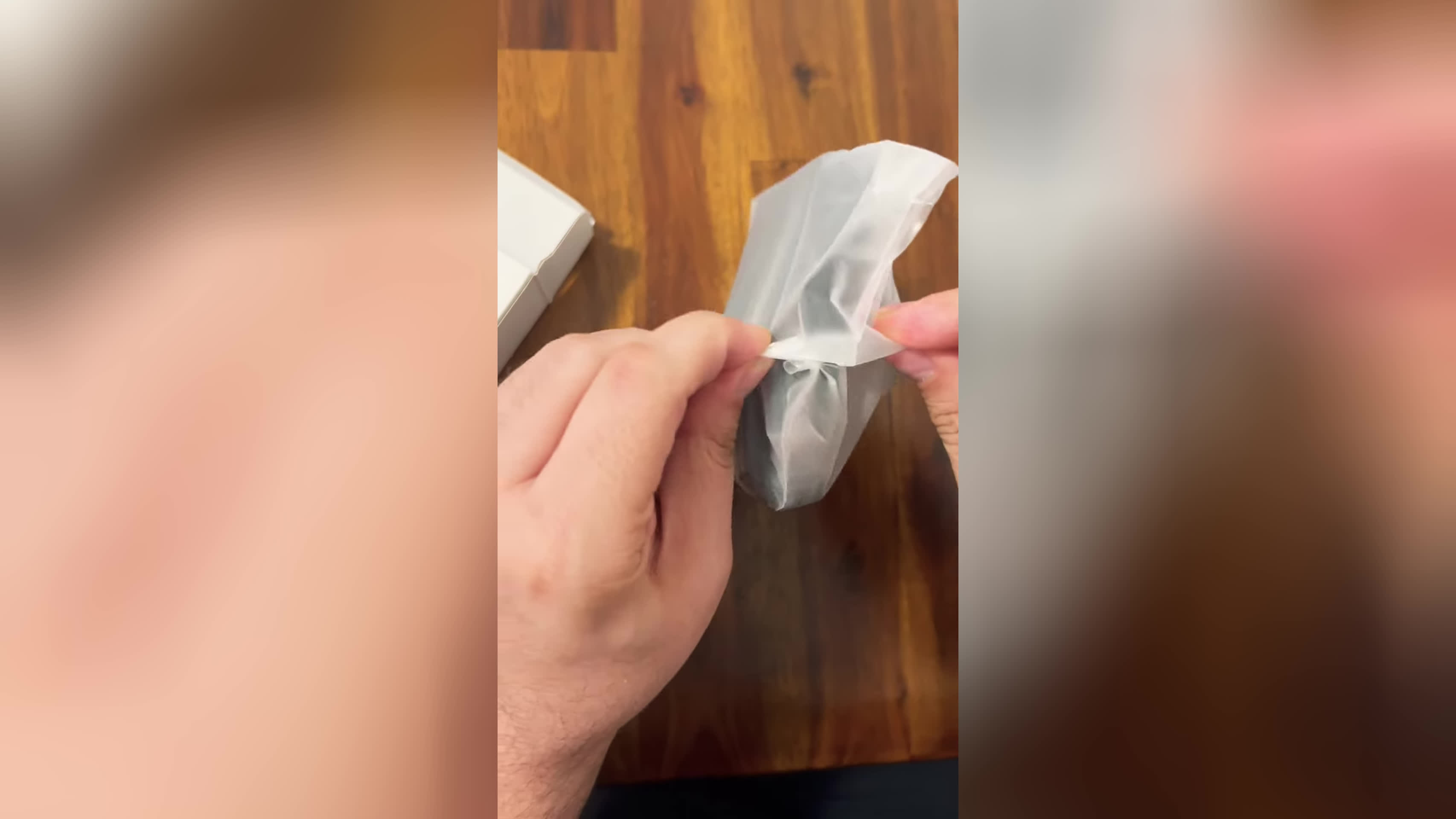 پوستر آنباکس سریع میکروفون عالی برای تولید محتوا