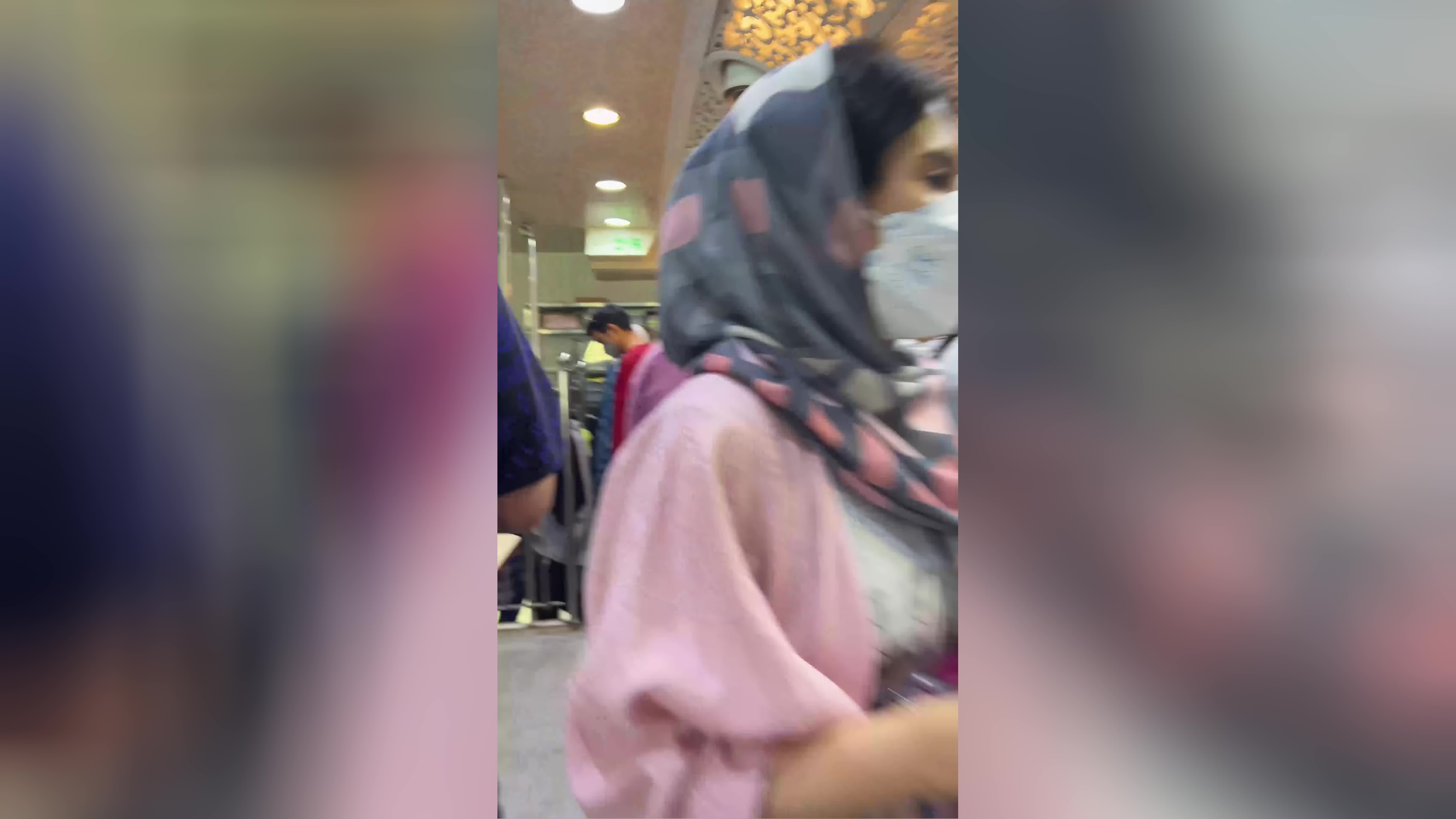 پوستر شلوغ ترین رستوران تهران ته چین مسلم