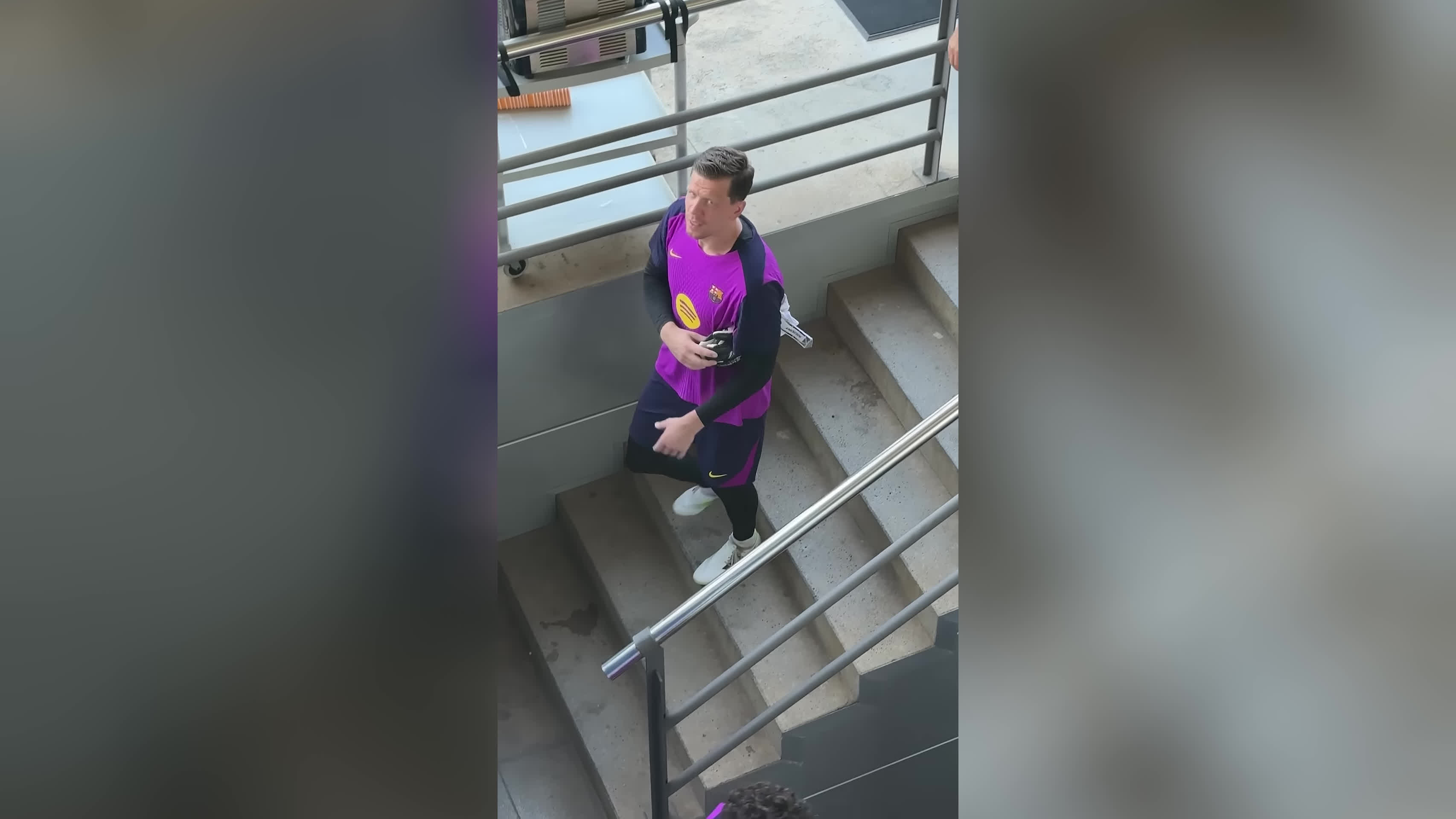 پوستر فردا می‌بینمت، تک! 👋 بارسلونا فوتبال شچسنی شورت