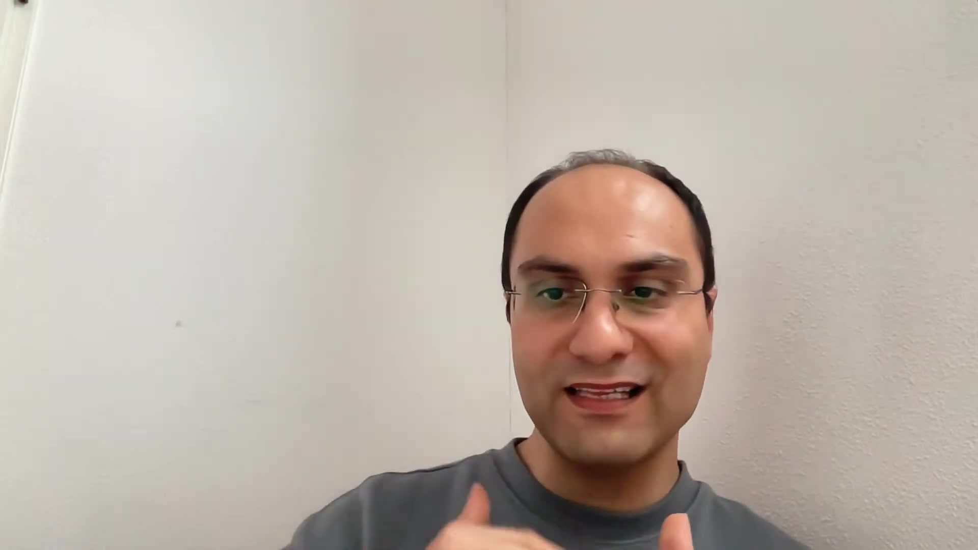 پوستر نقد و بررسی نقات قوت و ضعف یوتیوب تکرارگر