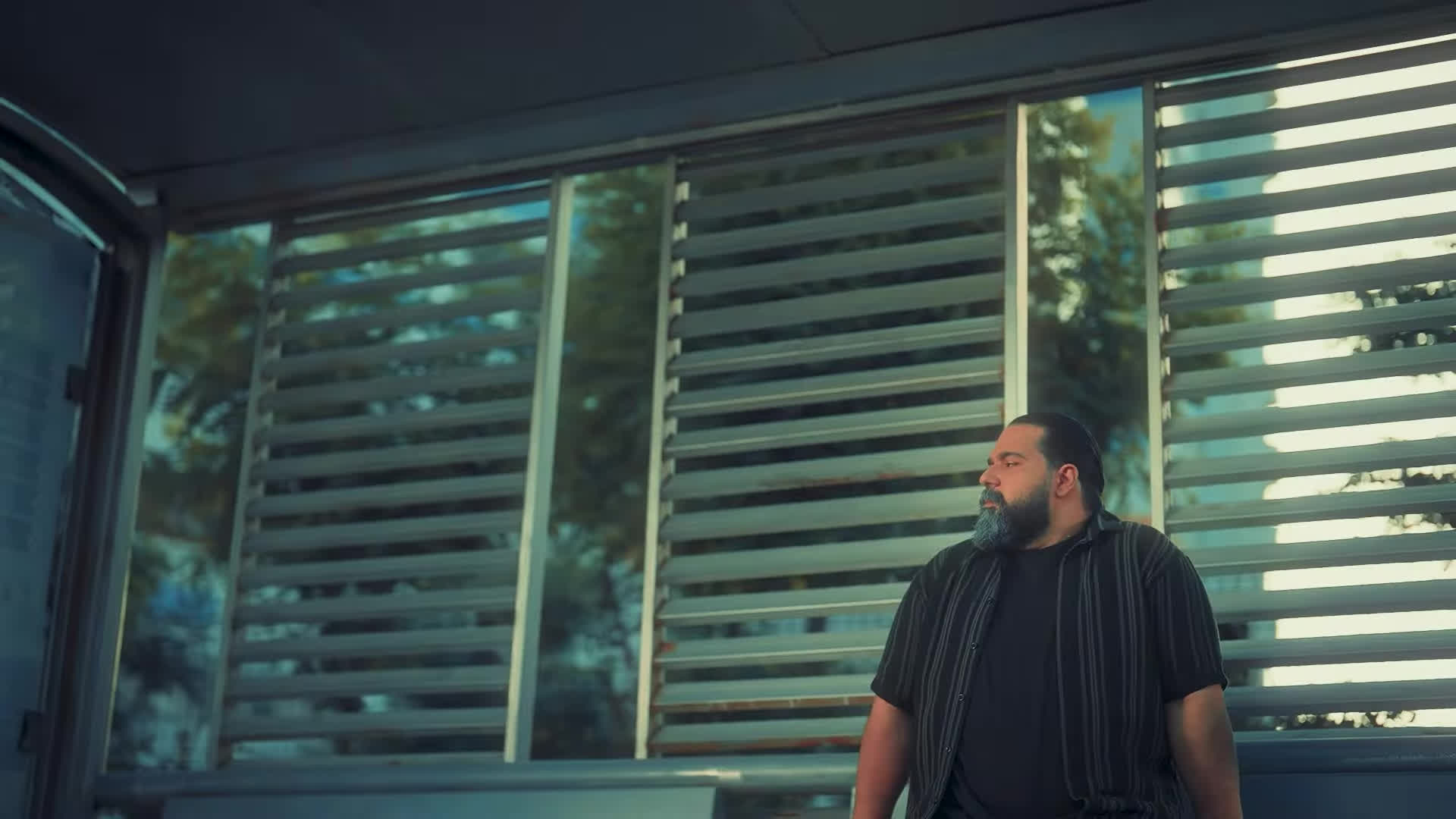 پوستر Reza Sadeghi - Ye Kari Kon OFFICIAL MUSIC VIDEO رضا صادقی -...