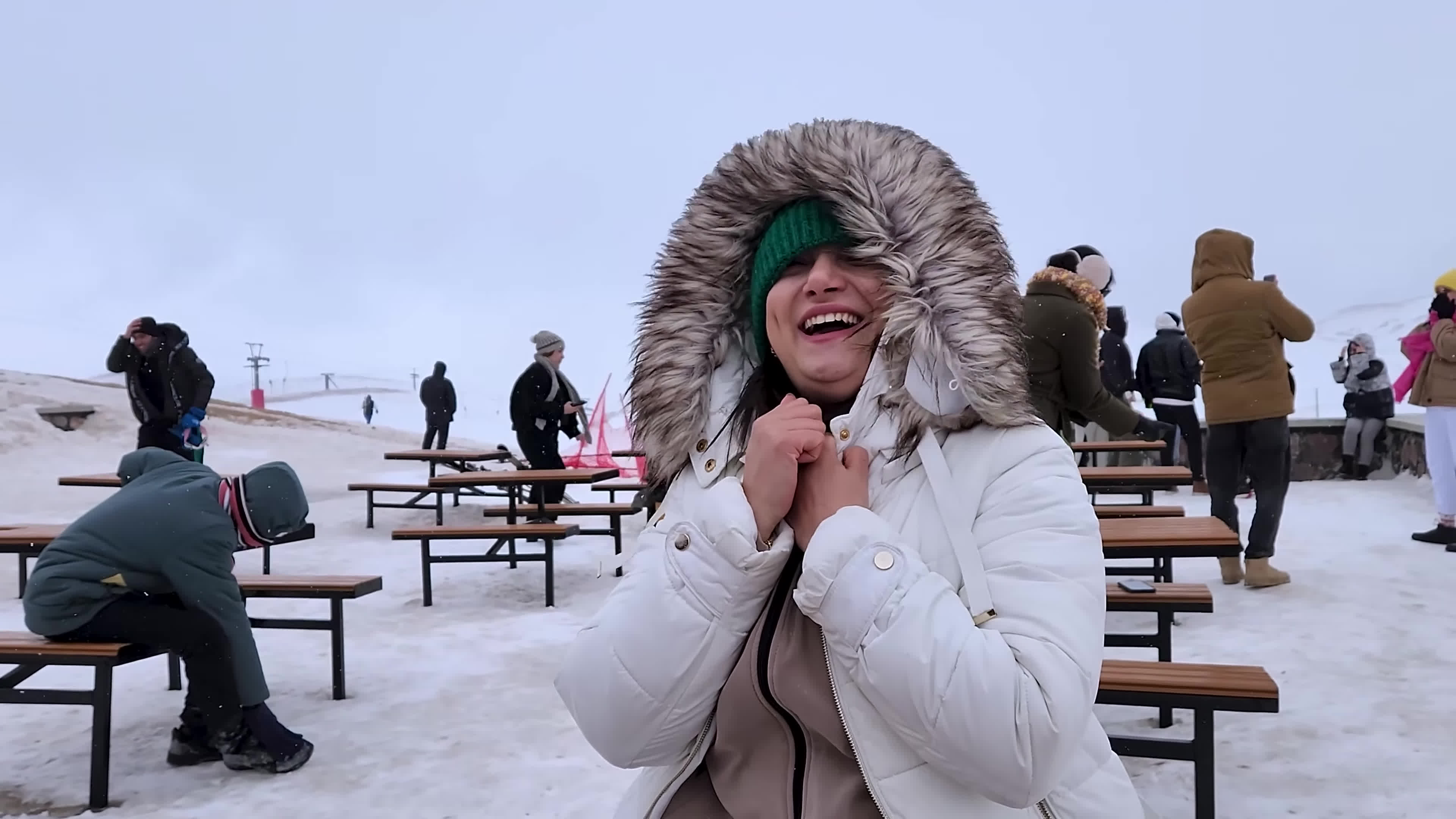 🎿 تجربه‌ای هیجان‌انگیز در سیبلند! اسکی، تلکابین و کافه‌ای متفاوت در اطراف تهران