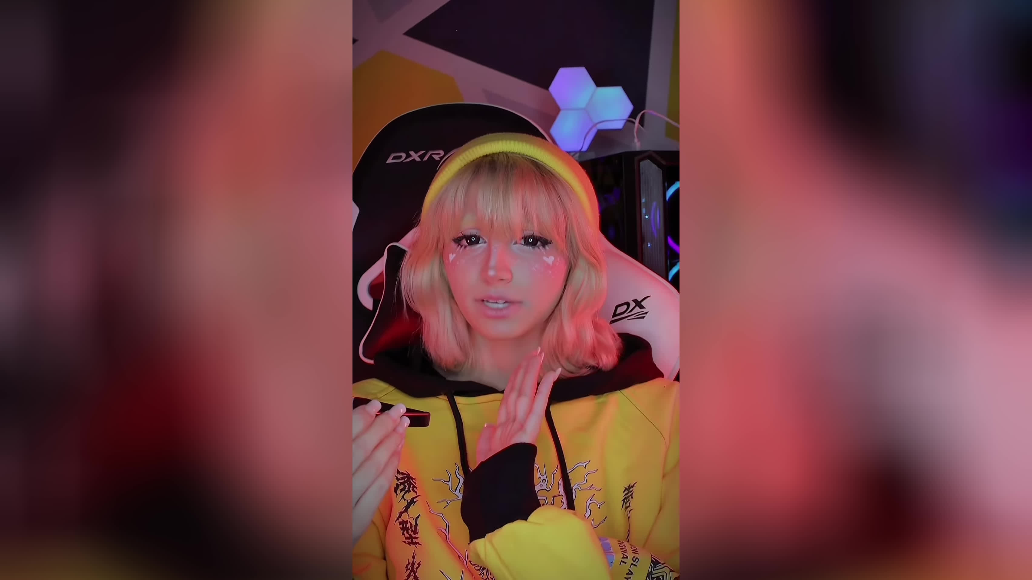 پوستر یکی هم شما بگین تو کامنت ها🙈❤️