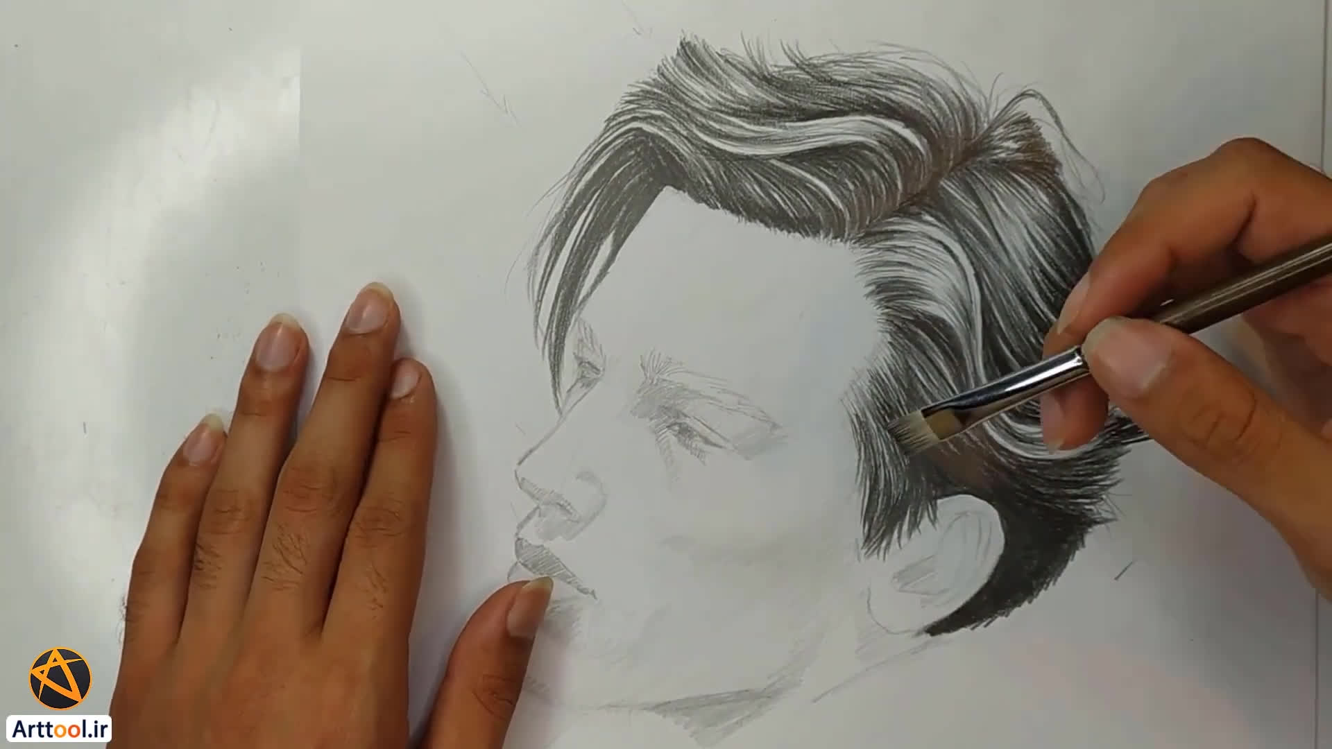 پوستر راز طراحی موهای کوتاه با مداد و سیاه قلم