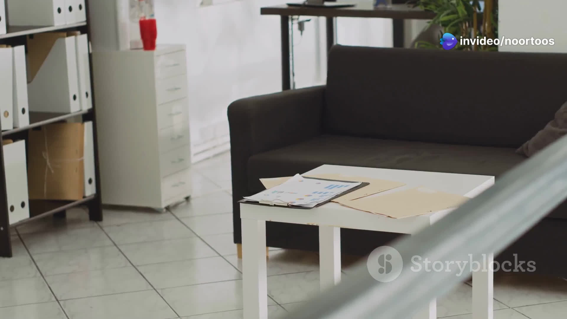 پوستر مرکز خدمات تخصصی یو پی اس در مشهد