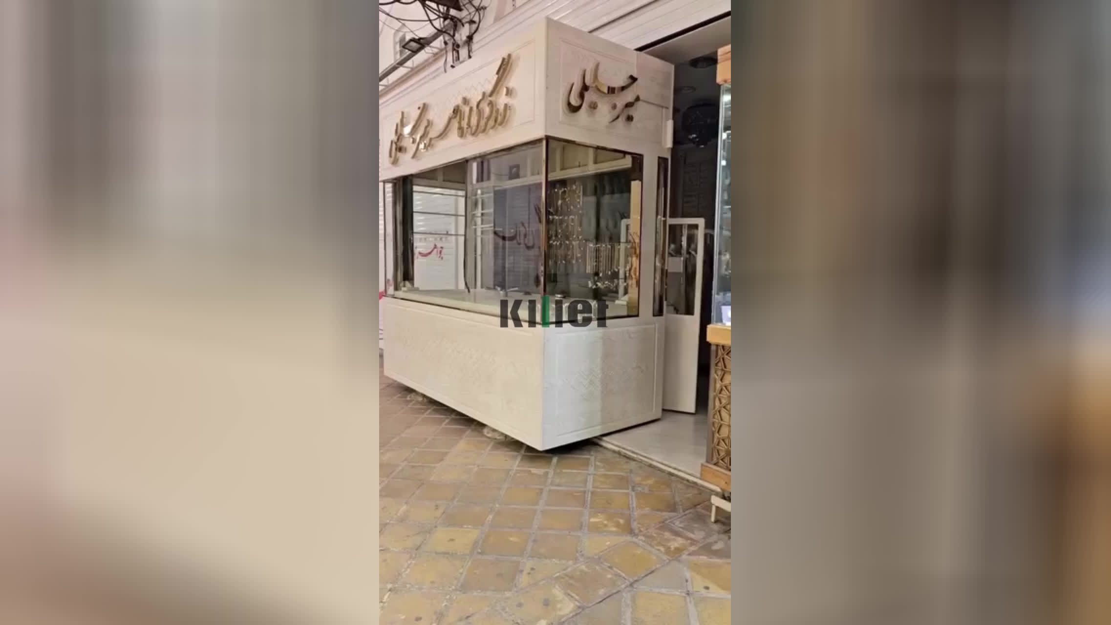 پوستر گاوصندوق آسانسوری ✨